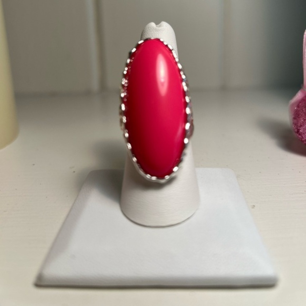 Hot Pink Faux Gemstone Ring- VGC - Adjustable